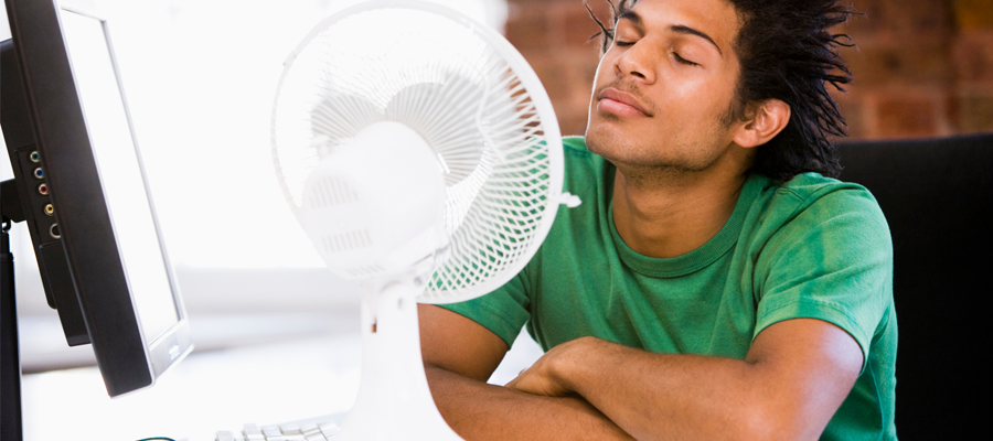 Entre climatiseur et ventilateur,